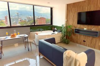 Rosa Negra Luxury Suite w/ Jacuzzi Near Stadium - 0