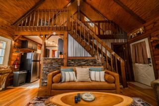 Secluded Retreat Creek View Hot Tub Heart of Hocking Hills - 2