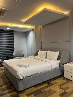 Exclusive Serviced Apartments at Goldcrest Mall and Residency DHA Phase 4 by Nirvana Nests - 7