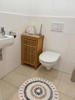Quiet and central, modern apartment at U1, with garden & parking - 9