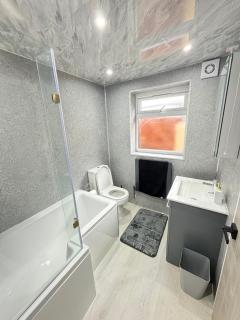 Contractor Friendly 3 Bed House Long Stays Fast Wi-Fi & Parking - 6