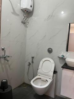 Hotel Legacy Inn - 1