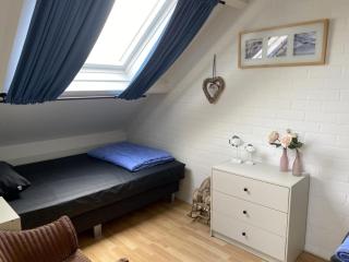 Bright Holiday Home Near Beach - 2