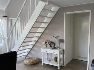 Bright Holiday Home Near Beach - 3