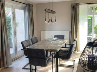 Spacious Stay Near the Sea - 8