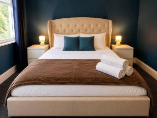 3 Bedrooms for 6 Guests Property with Parking - 9