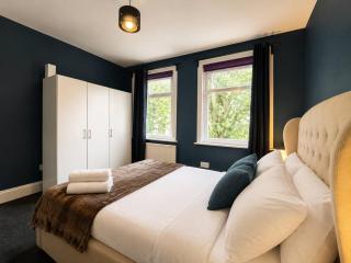 3 Bedrooms for 6 Guests Property with Parking - 2