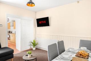 NEW! 3BR House, Free Parking, near City Centre - 6