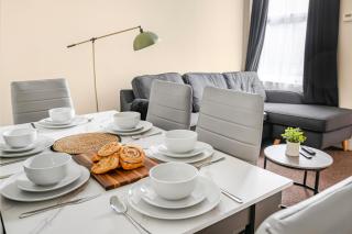 NEW! 3BR House, Free Parking, near City Centre - 8
