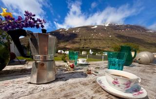 Nýlenda - Charming Two Bedroom Seaside Property, Mountain and Town Views - 0