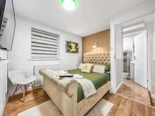 Fabulous Fiery Flat Contractor 2BR w Ensuite - 6