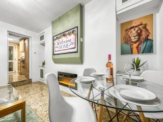 Fabulous Fiery Flat Contractor 2BR w Ensuite - 2