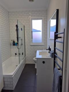 Beachfront Home & Guest House Lyall Bay - 7