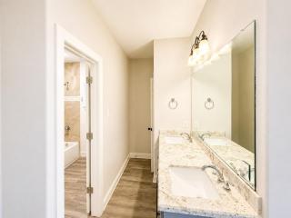 Rooftop Retreat near Downtown, NRG & Med Center - 7