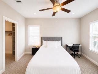 Rooftop Retreat near Downtown, NRG & Med Center - 5