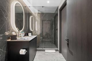 Elite 2BR Condo at E11EVEN with Rooftop Pool - 2