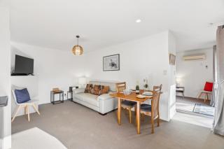 Modern-Immaculate-Spacious-Comfy Beds-Private - 8