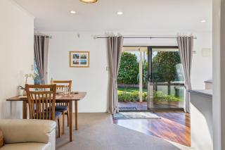 Modern-Immaculate-Spacious-Comfy Beds-Private - 5