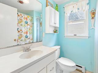 Wifi Outdoor Shower Deck Ocean Side 2Nd Floor, Just A Short Walk From The Best Lbi Attractions, A Small Park, And The Beach - 2