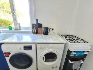 Spacious 2-Bedroom Family Friendly Retreat - 5