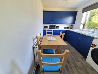 Spacious 2-Bedroom Family Friendly Retreat - 4