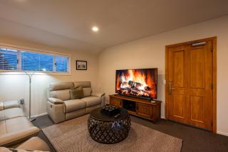 Central Wanaka 3BR Apartment – Walk to Lake & Town - 8
