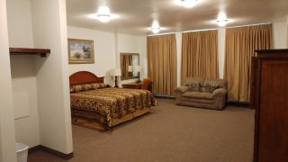 Country Regency Inn & Suites - 2