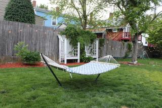 The Thomas Honeycomb Inn with Tiki Bar and Roof Deck - 5