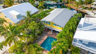 Tropical Villa Retreat Pool & Hot Tub - 5