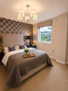 Luxury Waterfront 3BR Retreat, Free Parking - 7