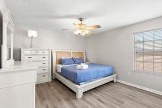 4BR Oasis Fast WiFi Workspace Near River - 2