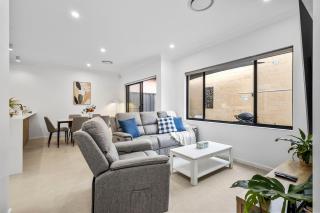 Modern 3BR Retreat Scarborough Karrinyup - 0