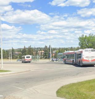 Only 7 km from YYC Sandstone Homestay - 5