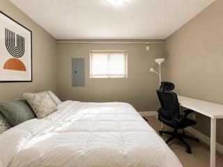 Modern 2br guest suite in Fleetwood Surrey - 9