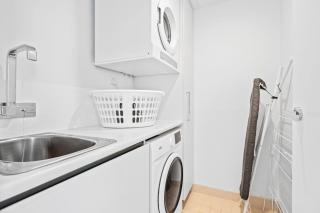 2 & 3 Bedroom OCEAN VIEW Apartments at Soul Surfers Paradise - Q Stay - 1