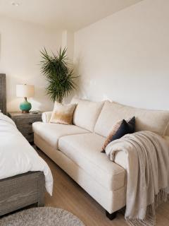 Waterfront Room with Private Bath and Deck Near Marina, Private Beach Access - 7