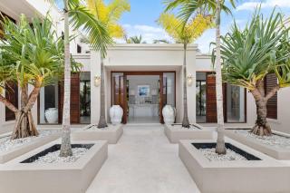 Quintessential Noosa Waterfront Home Heated Pool - 6