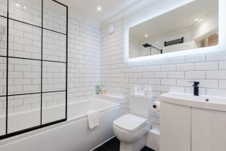 Chic 2BDR Flat in Fulham with Patio - 5