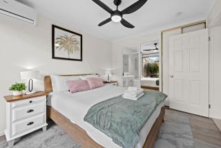 Spacious & Cozy 2BR Apt with Parking, Balcony & WiFi - 5