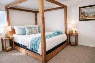 Central 2BR Stay - Walk to Strand & CBD w Parking - 0