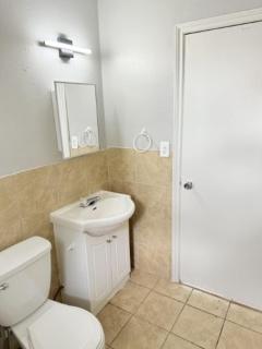 Brentwood Bungalow Near LRT Easy Stampede Access - 0