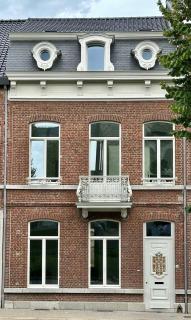 Elegant Manor House - 3