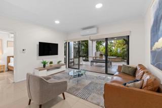 Sunny & Cozy 2BR Apt with WiFi, Parking & Balcony - 0