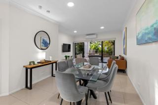 Sunny & Cozy 2BR Apt with WiFi, Parking & Balcony - 9