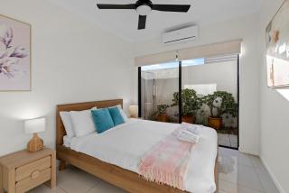 Sunny & Cozy 2BR Apt with WiFi, Parking & Balcony - 7