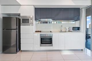 Ocean View Apartment 2BR Parking Prime Location - 1