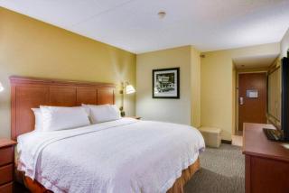 Pittsburgh Airport Inn and Suites - 8