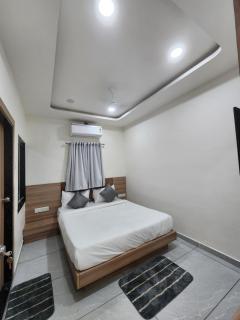 Hotel Namste Ac Rooms - 4