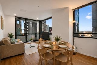 Luxury 2BR MelbCBD with a Pool, Spa & Sauna - 5 min from Tram & Train - 7