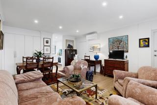 Balcony 2-Bed Apartment in Ashgrove - 0